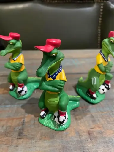 [TES-A-00000000056] Figura plástico Max caimán