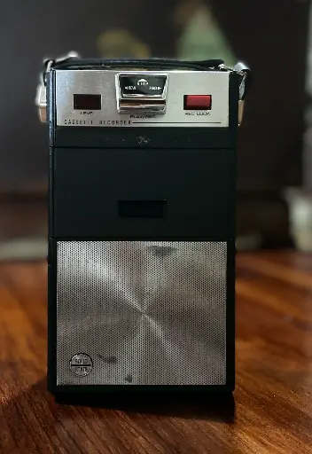[TES-A-00000000080] Grabadora y reproductor de casetes portátil General Electric