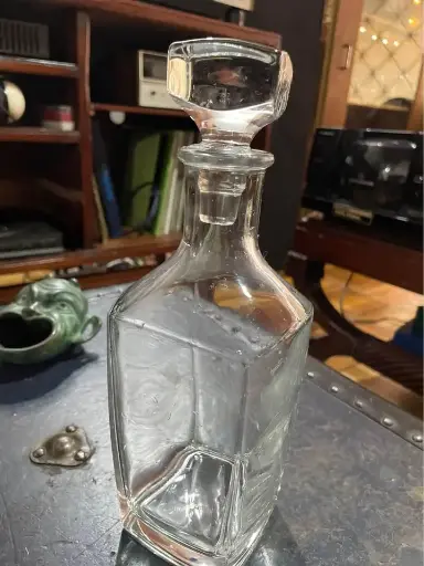 [TES-A-00000000094] Licorera o Whiskera en vidrio y tapón en cristal 