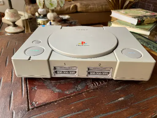 [TES-A-00000000098] Play Station 1 incluye controles