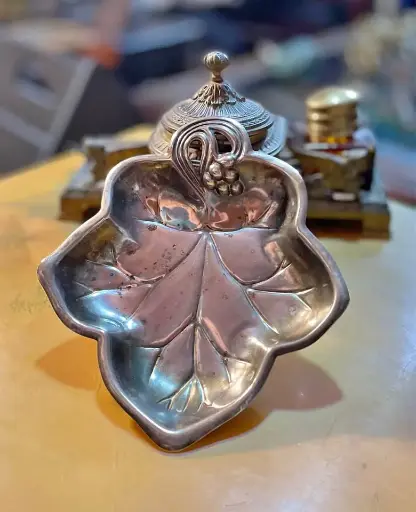 [TES-A-00000000107] Cenicero en electroplata en forma de hoja