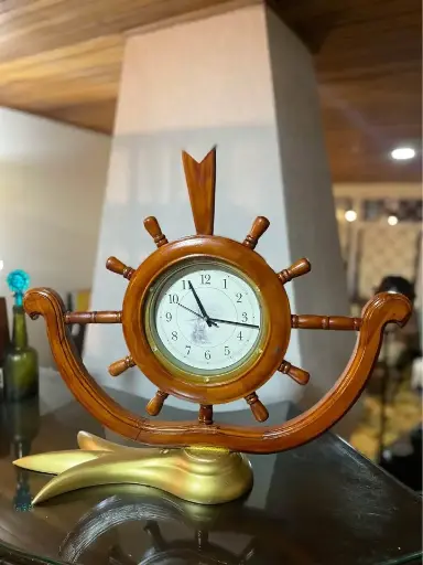 [TES-A-00000000115] Reloj naval, en forma de timón de barco, don antonio