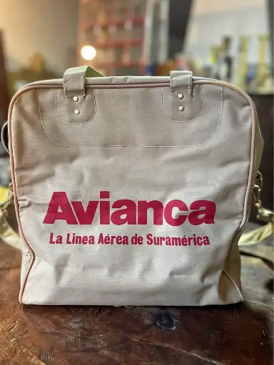 [TES-A-00000000137] Maleta o bolso de viaje Avianca