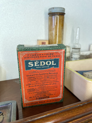 [TES-A-00000000257] Boticario antiguo Ampollas sedol Caja