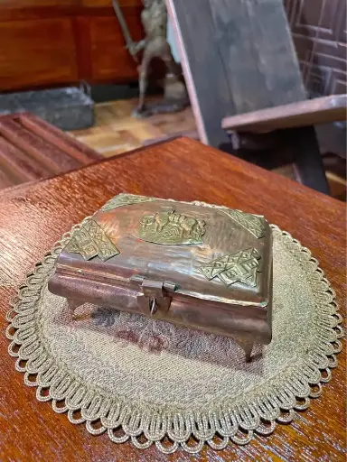[TES-A-00000000265] Cofre pequeño en cobre